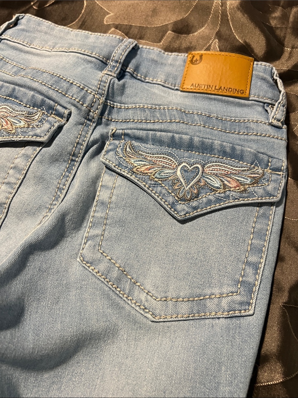 Austin Landing Light Wash Women's Jeans Embroidered Heart Back Flap Pockets 0/24